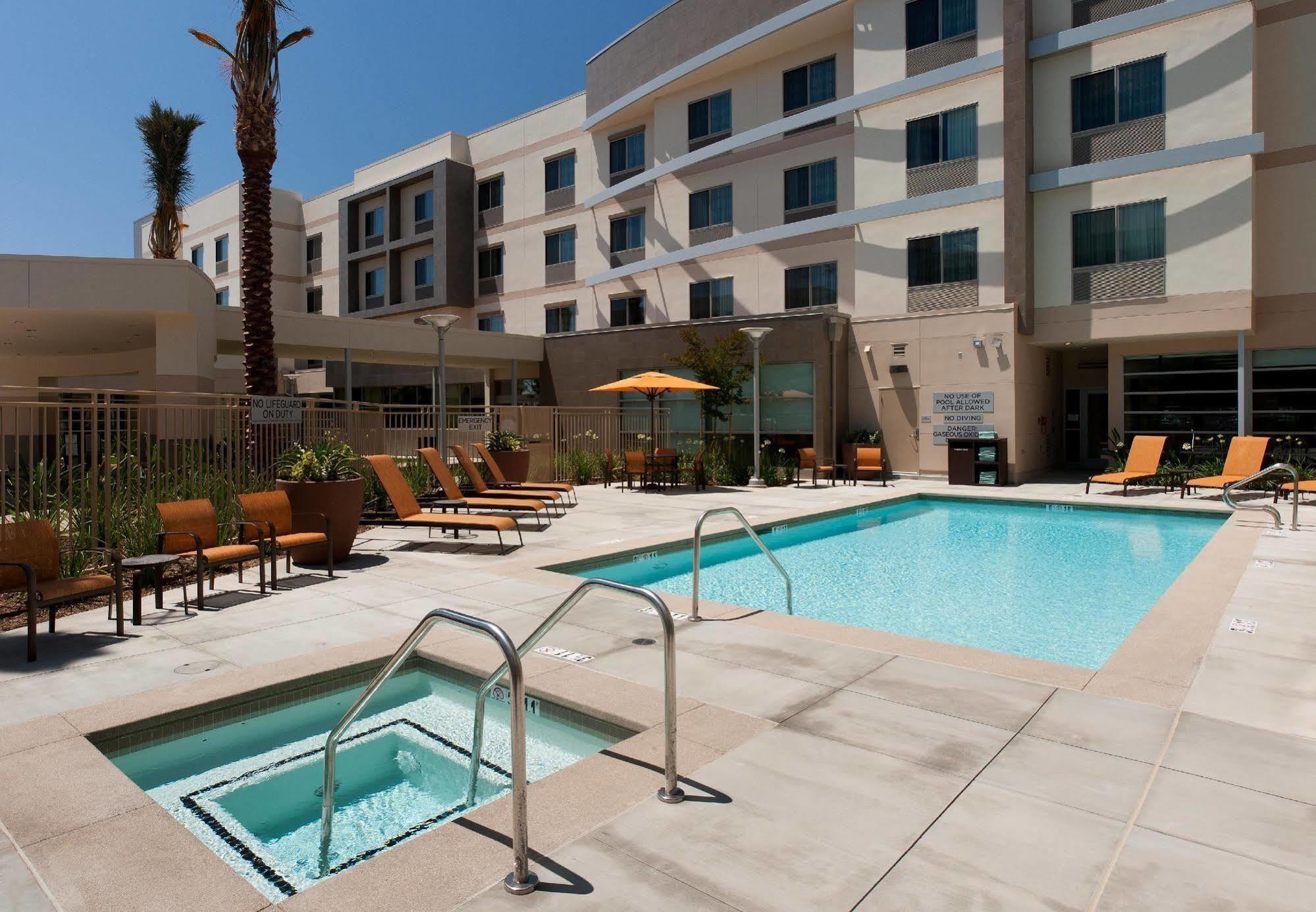 Courtyard By Marriott Santa Ana Orange County Hotel Exterior foto